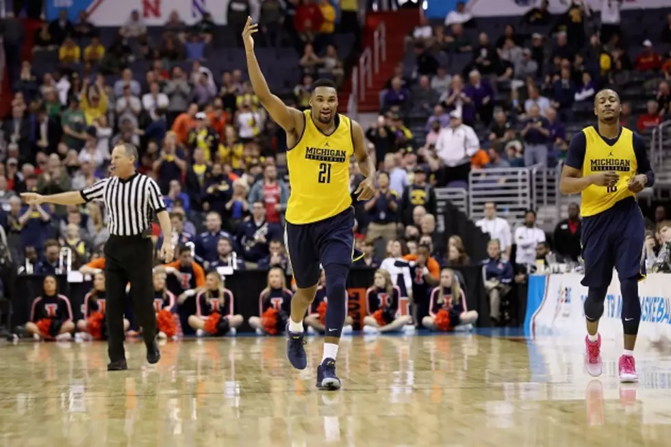 Michigan Beats Illinois in Their Practice Uniforms